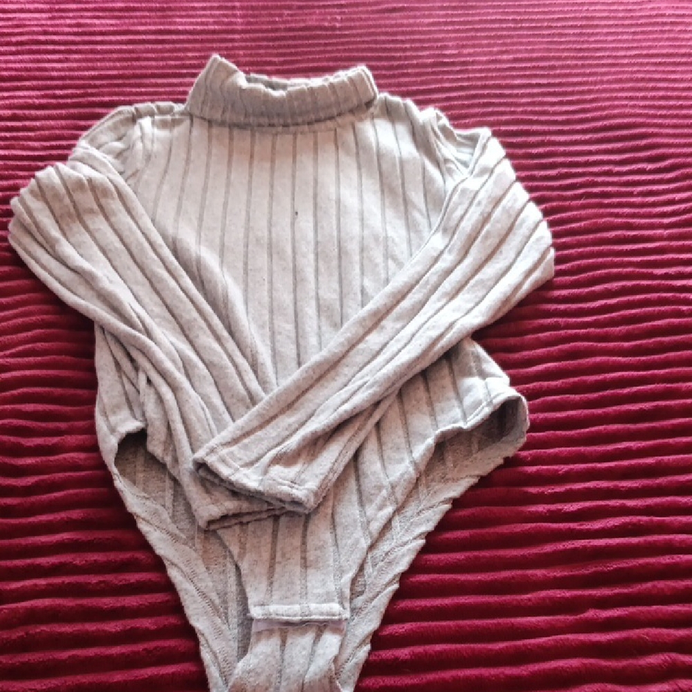 Ribbed Mock Neck Bodysuit Sweater in Light Gray